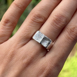 ANILLO RECTÁNGULO HUELLAS ALMAS GEMELAS