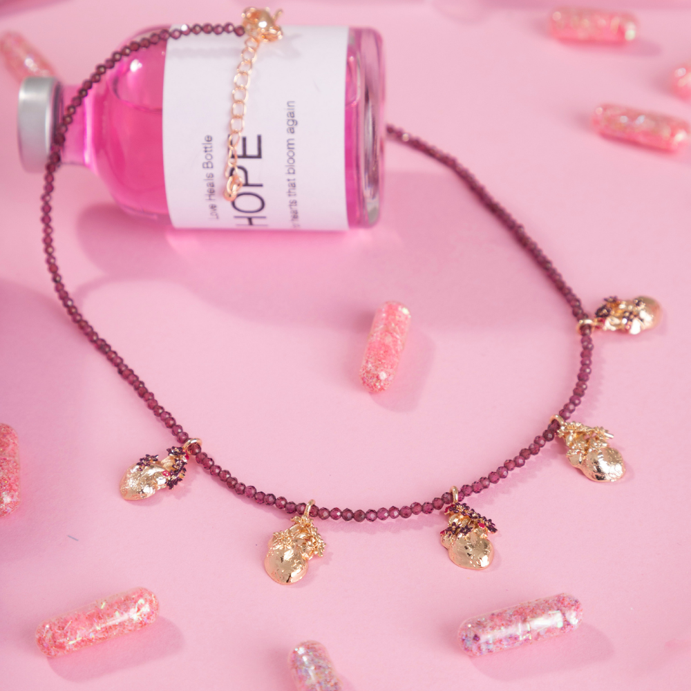 COLLAR CORAZÓN ANATÓMICO MINI Y GRANATES