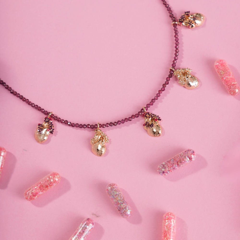 COLLAR CORAZÓN ANATÓMICO MINI Y GRANATES